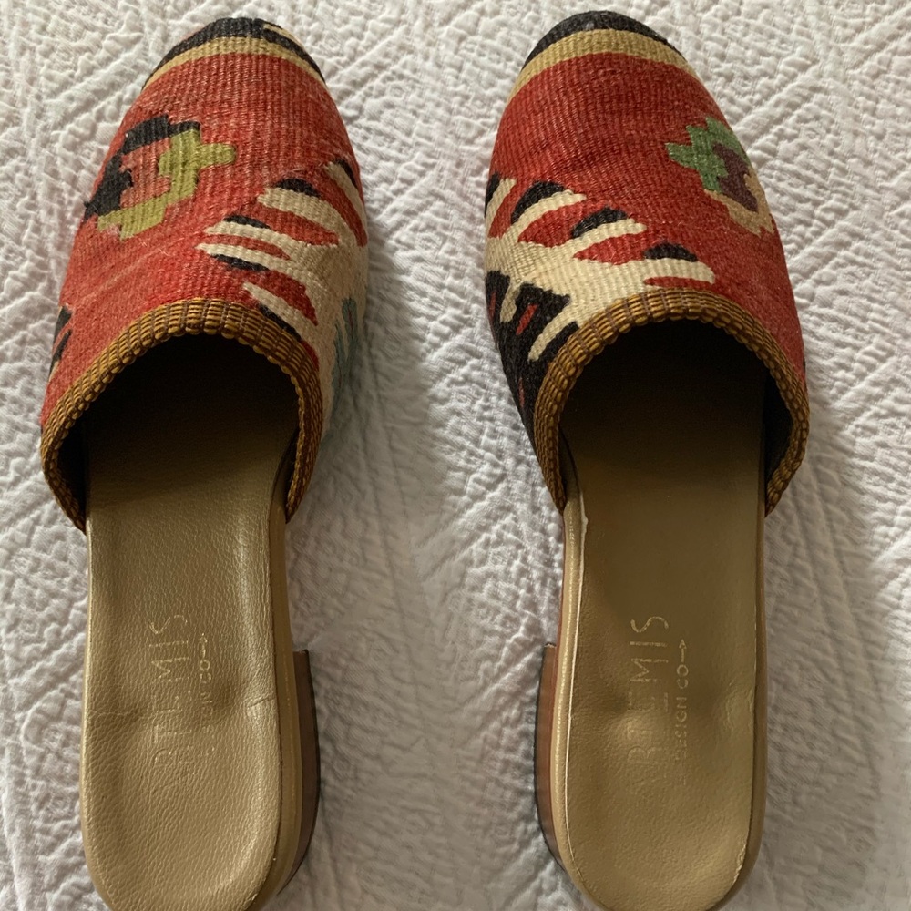 Artemis Design Turkish Rug Needlepoint Mule 38/8 - Picture 3 of 9
